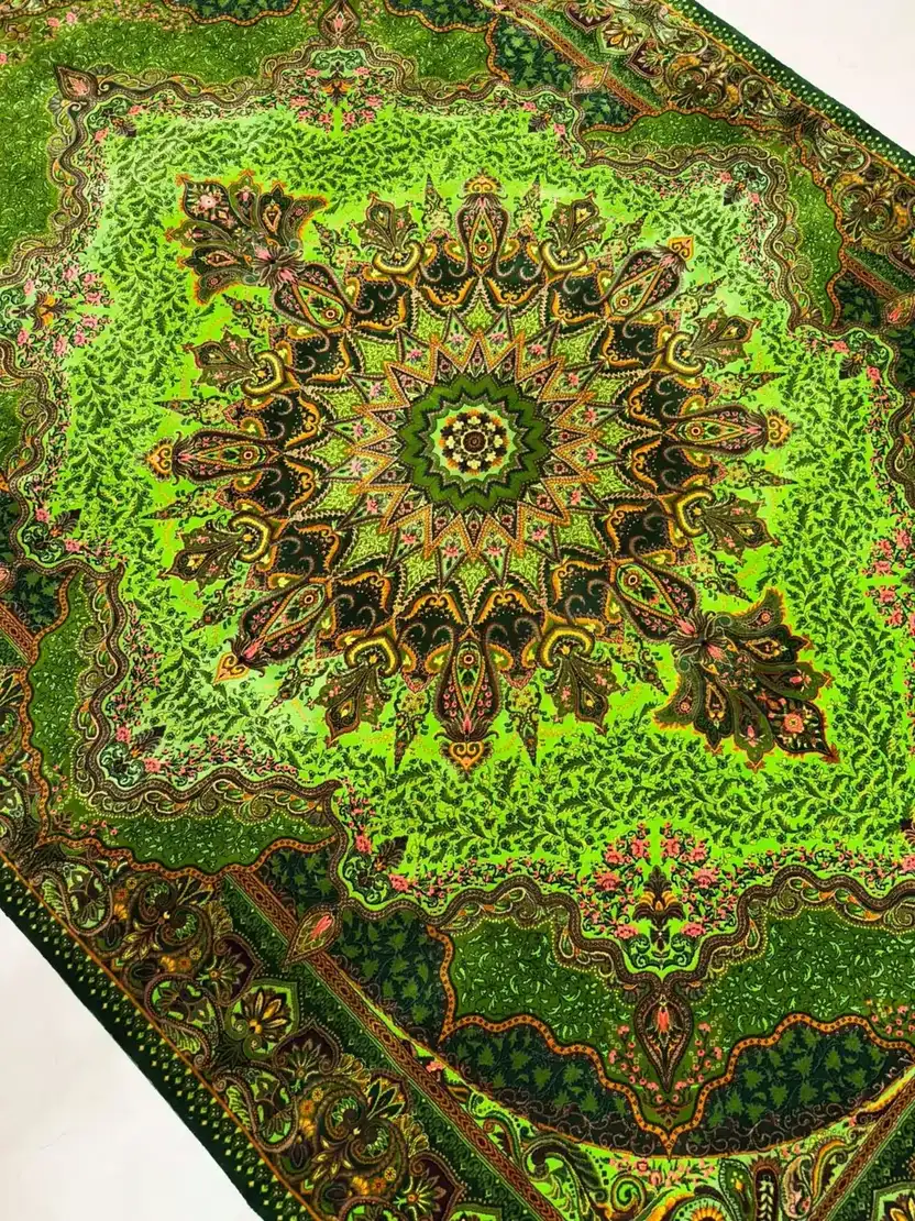 Detailed overhead view of green starburst floral centre on Qom carpet PRR-HM-003