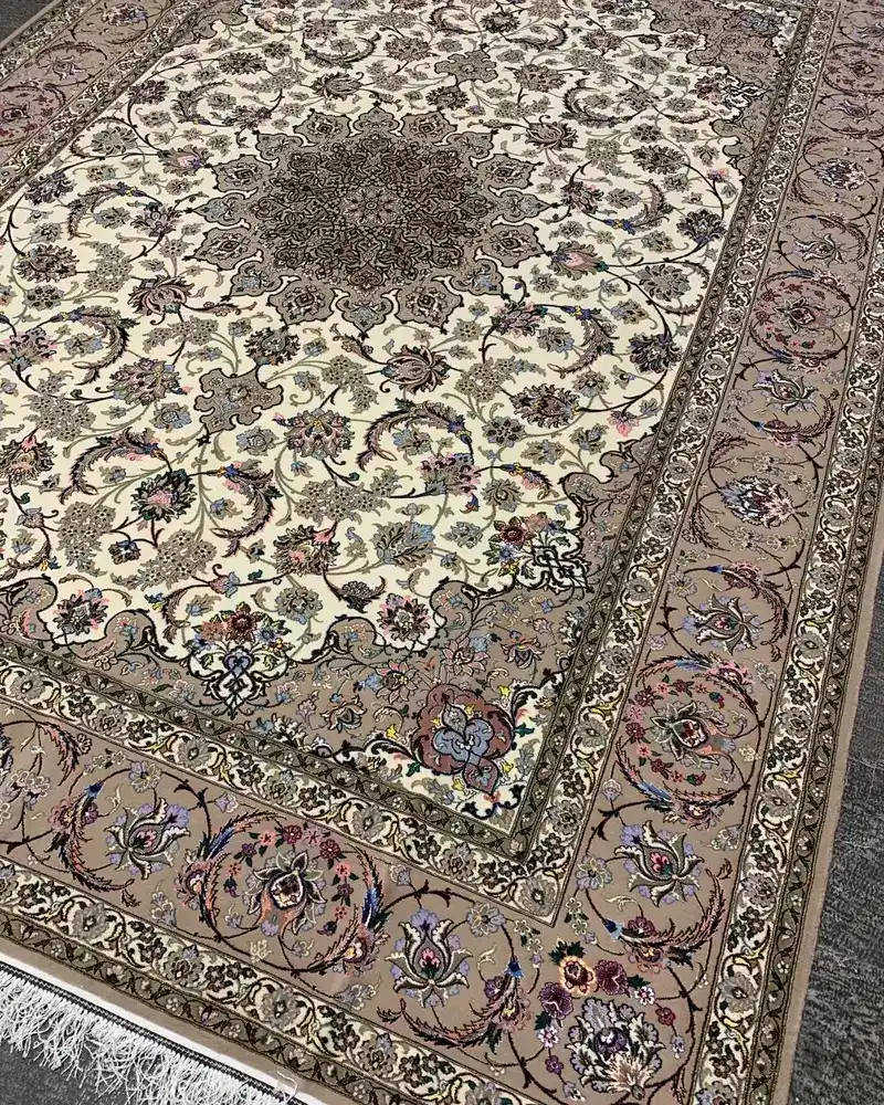 Isfahan Persian Handmade Carpet — Ivory Shah Abbasi Medallion — 250 × 350 cm — image 2