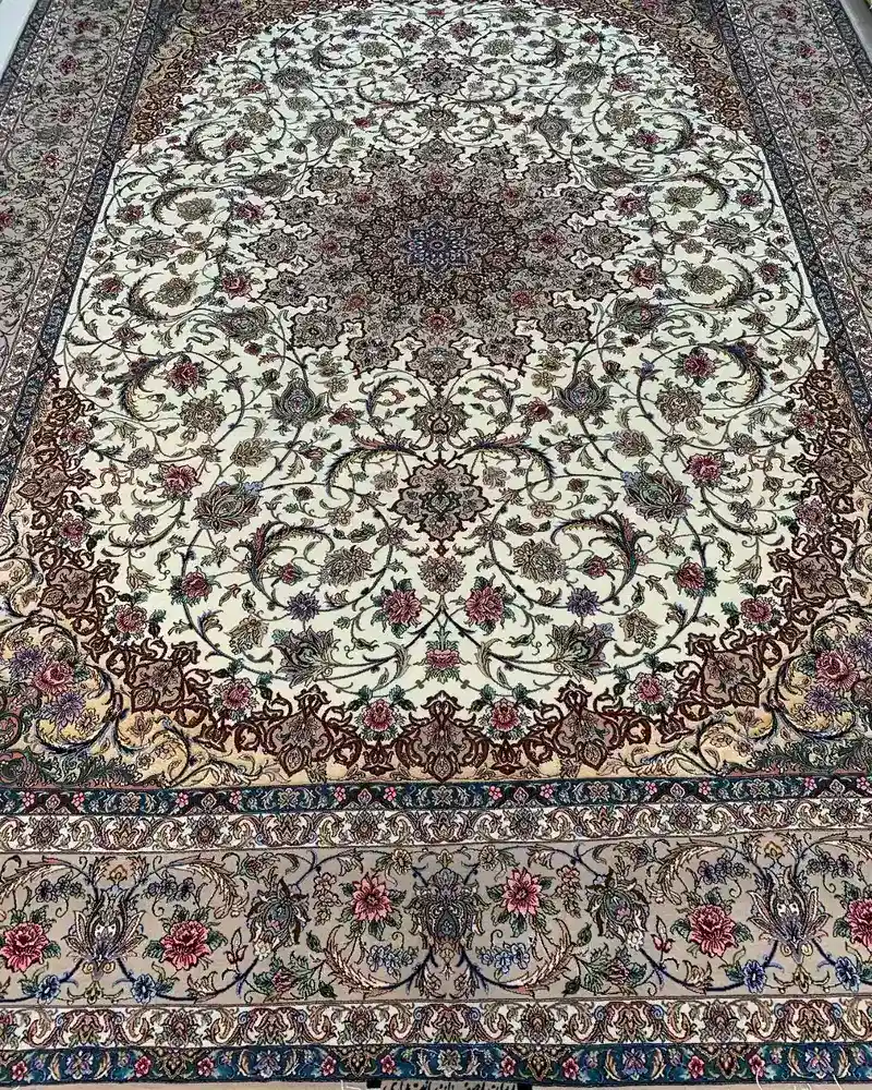 Isfahan Persian Handmade Carpet — Ivory Grand Floral Medallion — 250 × 350 cm — image 2