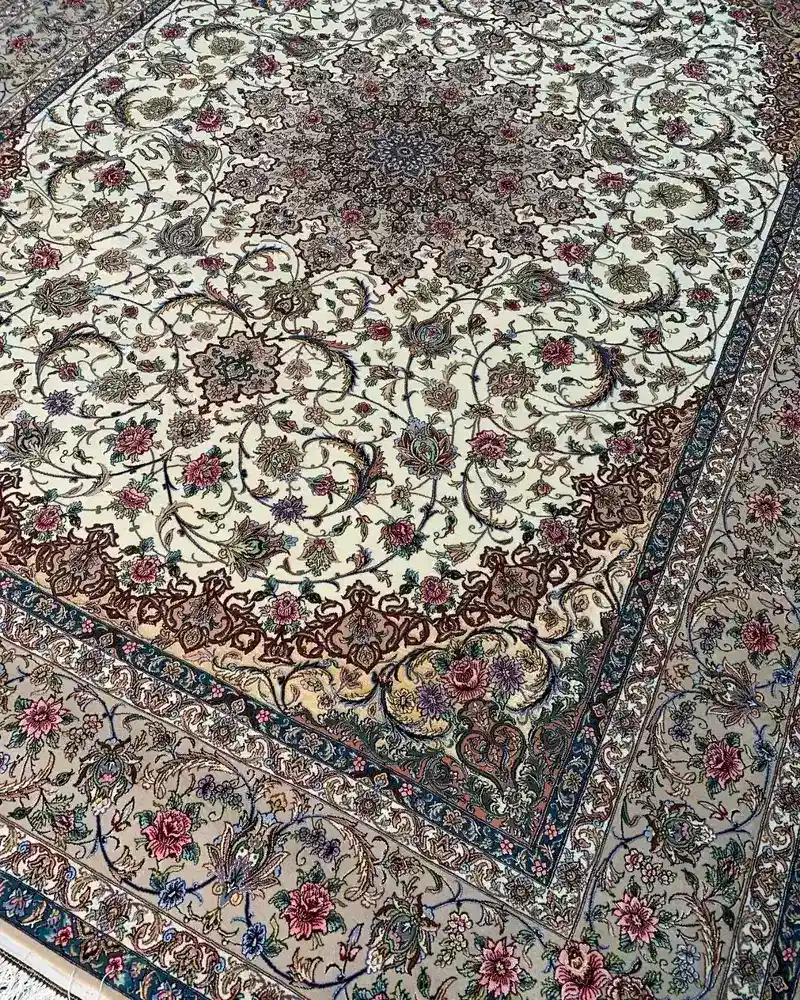 Isfahan Persian Wool & Silk Rug — Ivory Grand Floral Medallion, PRR-IS-017