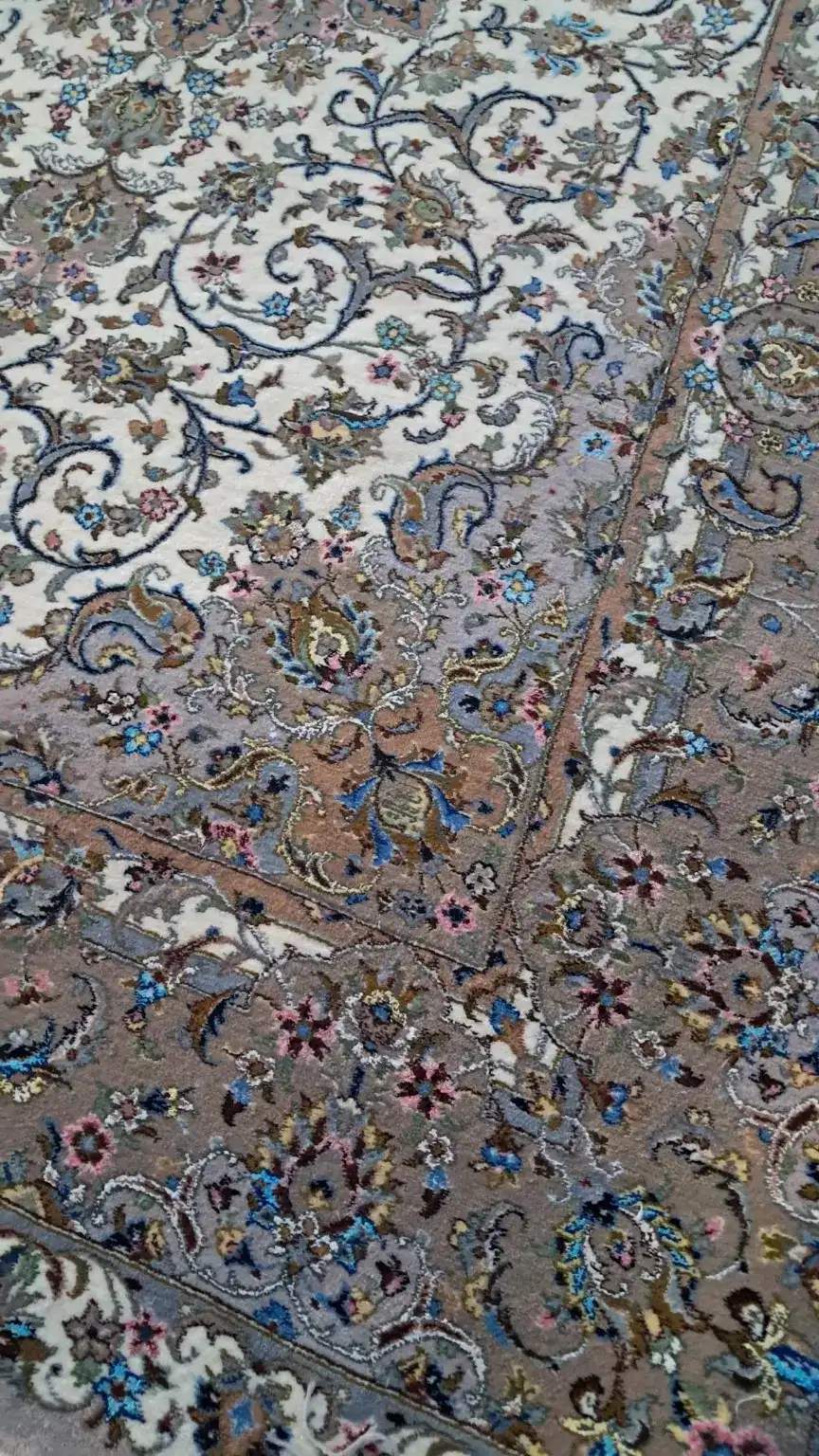 Kashan Persian Handmade Rug — Ivory Rosette — 250 × 350 cm — image 3