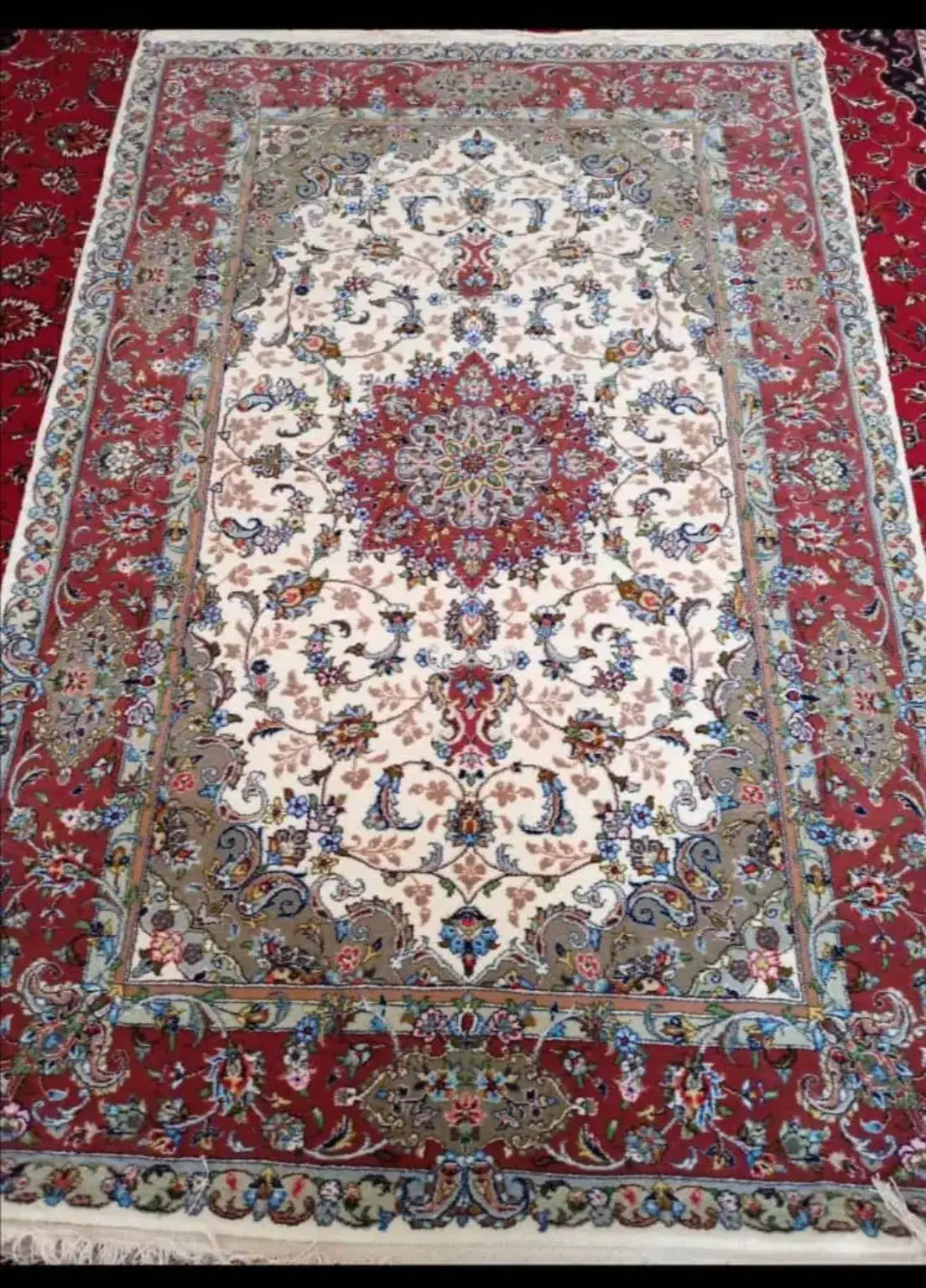 Vue complète du tapis de Kashan fait main PRR-KH-032 Médaillon Royal d’Ispahan