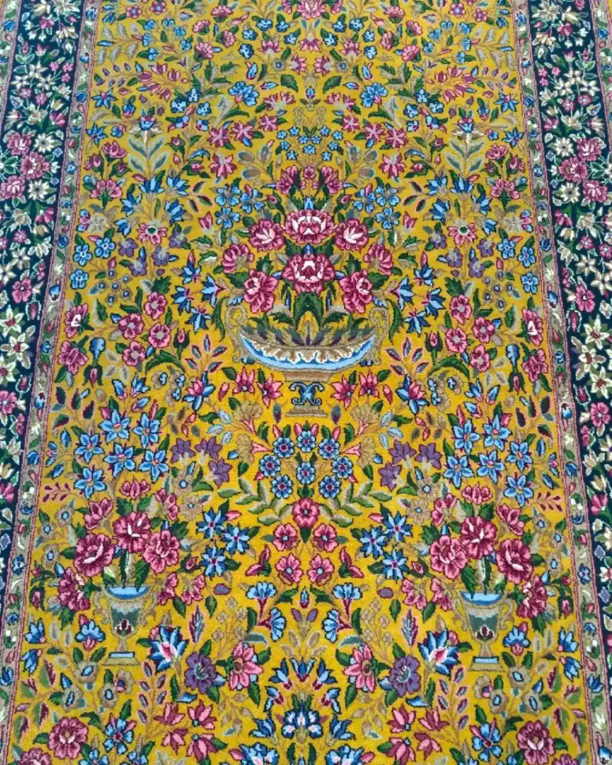 Saffron Vase Garden of Kerman — complete view