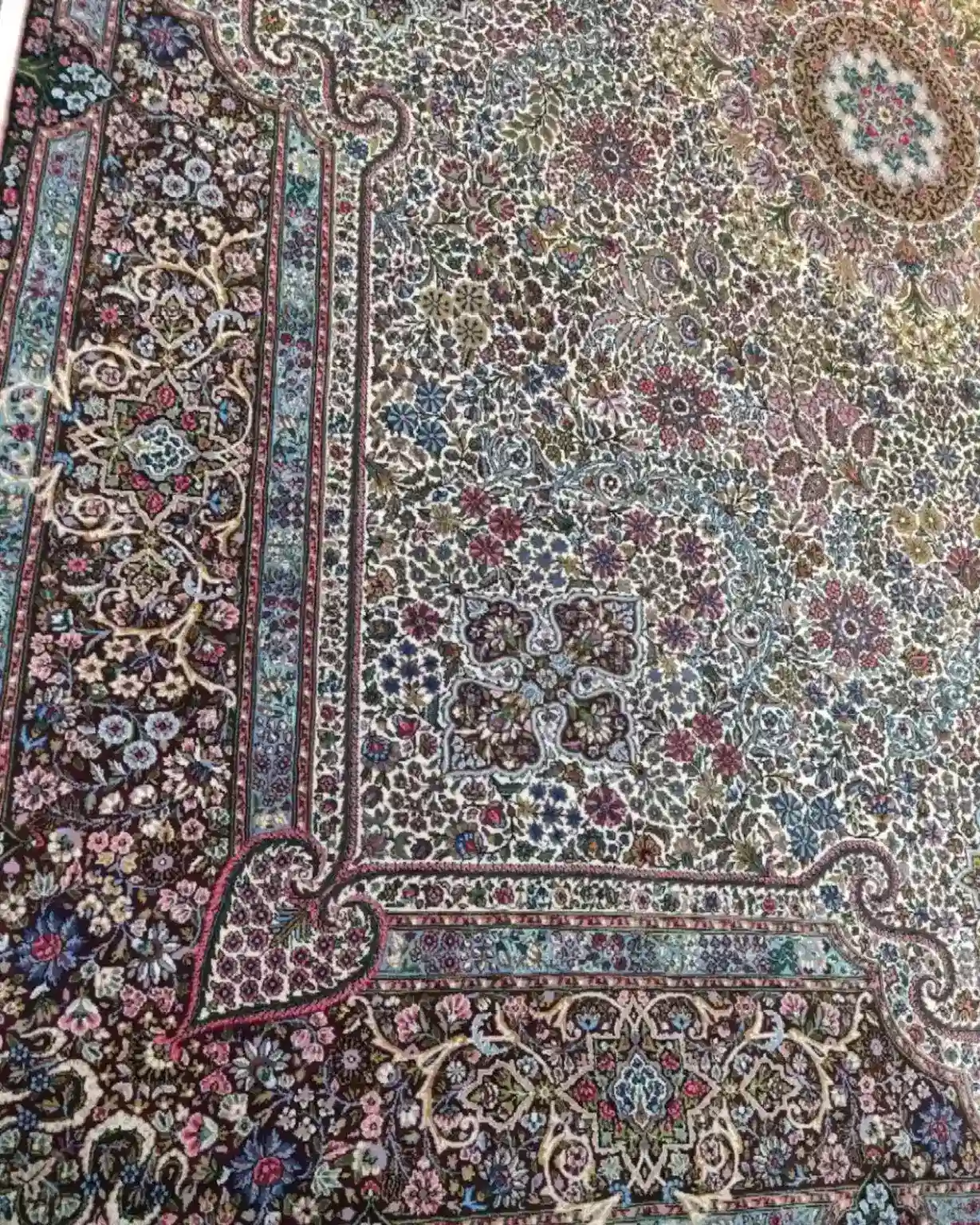 Ivory Blossom Grandeur — border detail