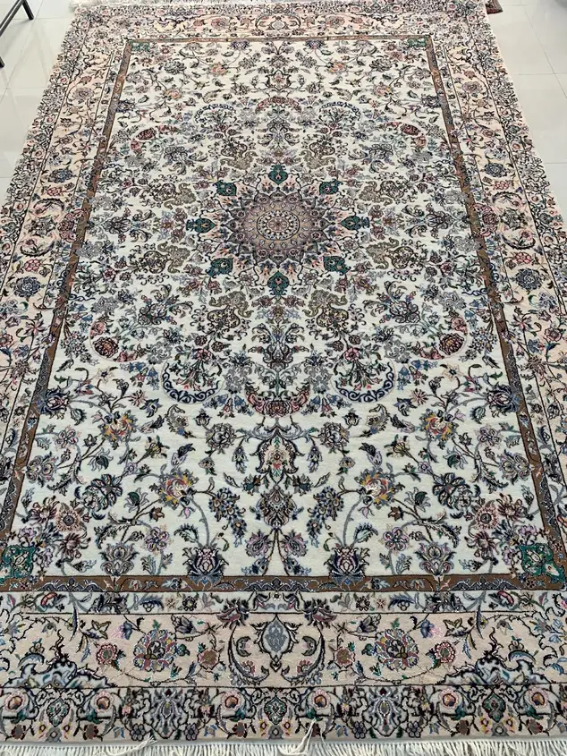 فرش دستباف پشم و ابریشم نائین — ترنج گلدار, PRR-NN-009