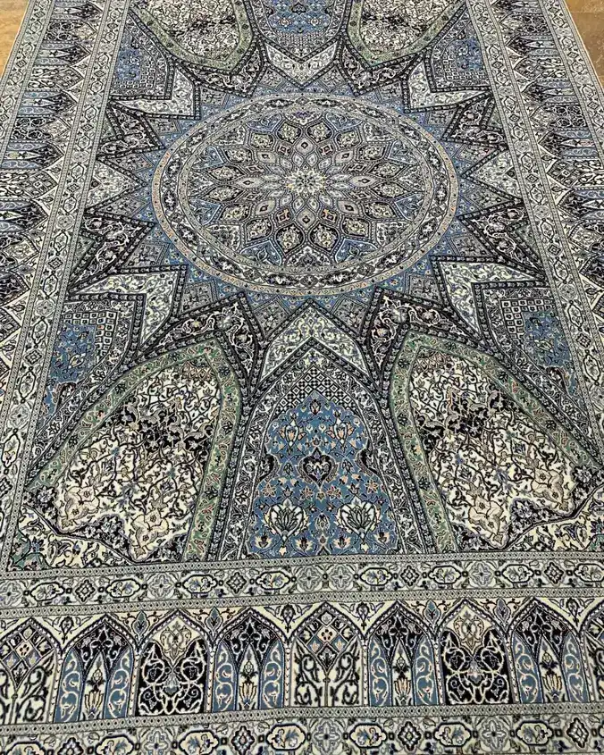 فرش پشم و ابریشم نائین — ترنج گنبد معماری, PRR-NN-043