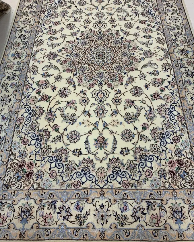 فرش ایرانی پشم و ابریشم نائین — ترنج گلدار عاجی, PRR-NN-092