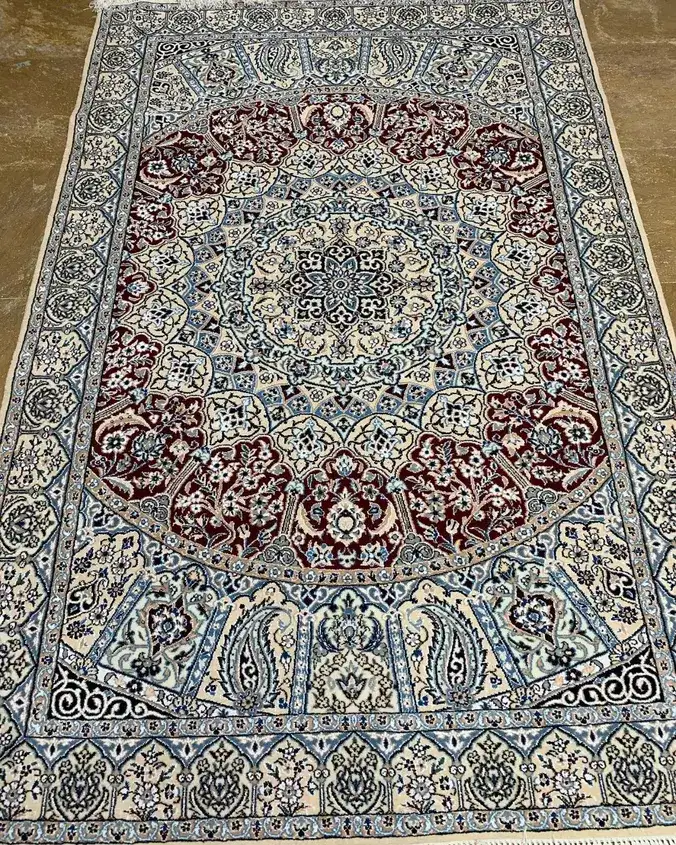 فرش ایرانی پشم و ابریشم نائین — ترنج گرد معماری لاکی, PRR-NN-101