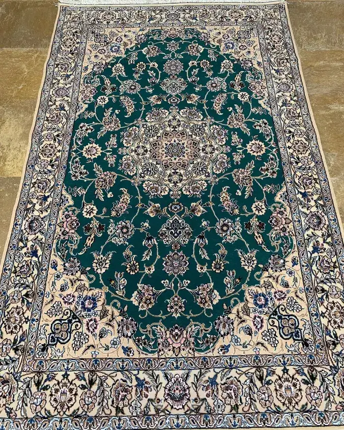فرش پشم و ابریشم نائین — ترنج گلدار سبز زمردی, PRR-NN-103